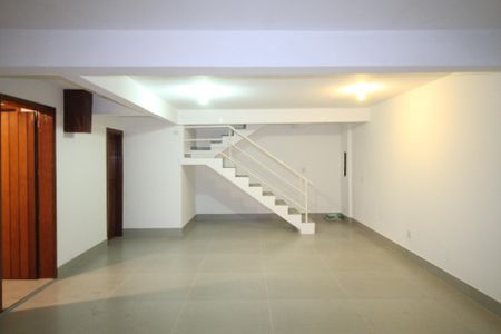 Casa à venda com 290m², 5 quartos e 3 vagasGaragem