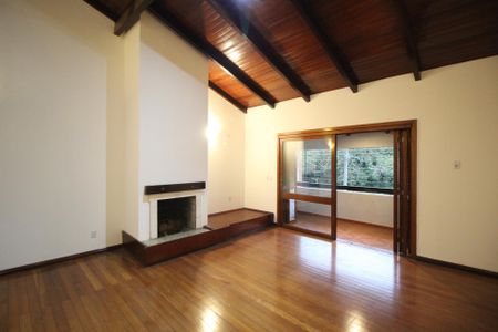 Casa à venda com 290m², 5 quartos e 3 vagasSala