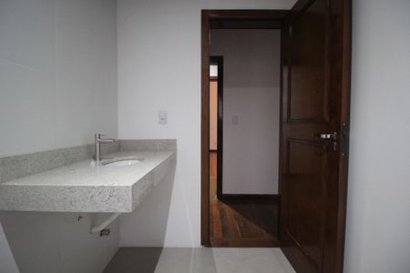 Casa à venda com 290m², 5 quartos e 3 vagasBanheiro da Suíte 1