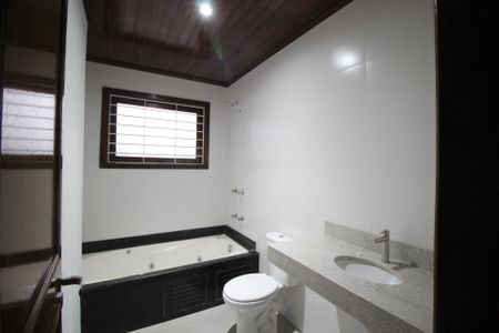 Casa à venda com 290m², 5 quartos e 3 vagasBanheiro da Suíte 1