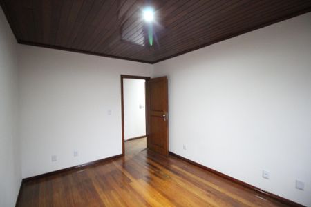 Casa à venda com 290m², 5 quartos e 3 vagasQuarto 3
