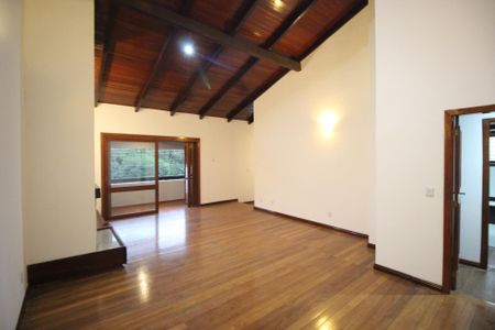 Casa à venda com 290m², 5 quartos e 3 vagasSala