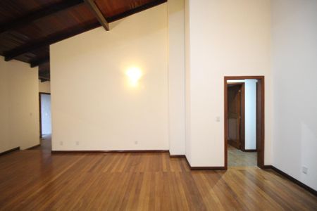 Casa à venda com 290m², 5 quartos e 3 vagasSala