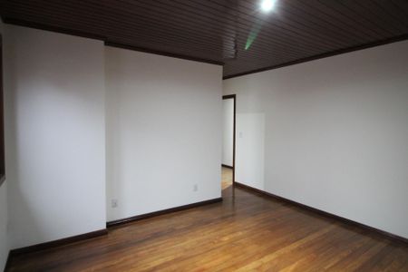 Casa à venda com 290m², 5 quartos e 3 vagasSuíte 1