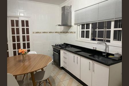 Casa para alugar com 250m², 4 quartos e 2 vagasCozinha
