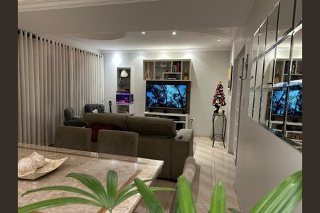 Sala  de casa para alugar com 4 quartos, 250m² em Jardim Presidente Dutra, Guarulhos
