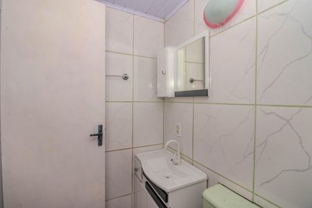 Banheiro de kitnet/studio para alugar com 1 quarto, 32m² em Humaitá, Porto Alegre