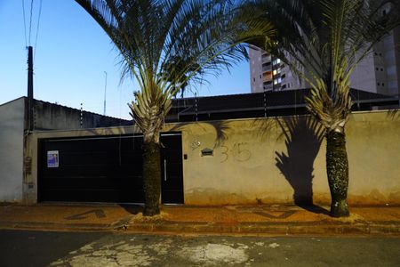 Casa para alugar com 535m², 5 quartos e 4 vagasFachada