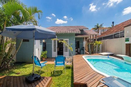 Casa para alugar com 211m², 2 quartos e 2 vagasQuintal