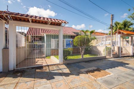 Casa para alugar com 211m², 2 quartos e 2 vagasFachada