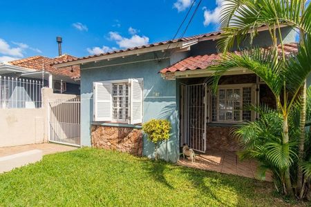 Casa para alugar com 211m², 2 quartos e 2 vagasFachada