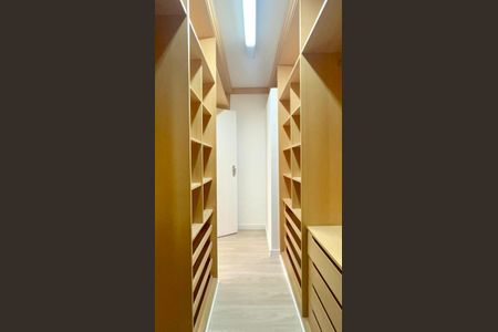 Apartamento para alugar com 86m², 2 quartos e 1 vaga Apartamento para alugar com 86m², 2 quartos e 1 vagaCloset da suíte
