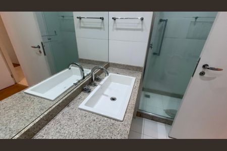 Apartamento para alugar com 260m², 4 quartos e 3 vagas Apartamento para alugar com 260m², 4 quartos e 3 vagasBanheiro da Suíte 2