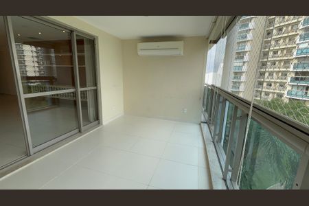 Apartamento para alugar com 260m², 4 quartos e 3 vagas Apartamento para alugar com 260m², 4 quartos e 3 vagasVaranda
