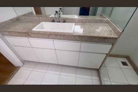 Apartamento para alugar com 260m², 4 quartos e 3 vagas Apartamento para alugar com 260m², 4 quartos e 3 vagasBanheiro da Suíte 3