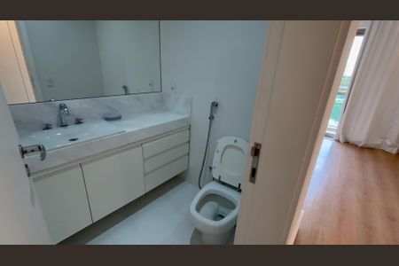 Apartamento para alugar com 260m², 4 quartos e 3 vagas Apartamento para alugar com 260m², 4 quartos e 3 vagasBanheiro da Suíte 1