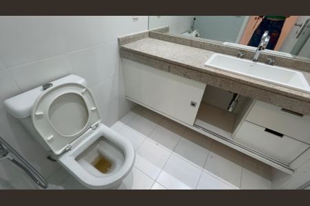 Apartamento para alugar com 260m², 4 quartos e 3 vagas Apartamento para alugar com 260m², 4 quartos e 3 vagasBanheiro da Suíte 2