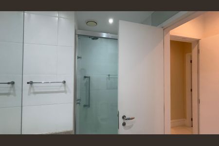 Apartamento para alugar com 260m², 4 quartos e 3 vagas Apartamento para alugar com 260m², 4 quartos e 3 vagasBanheiro da Suíte 2