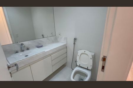 Apartamento para alugar com 260m², 4 quartos e 3 vagas Apartamento para alugar com 260m², 4 quartos e 3 vagasBanheiro da Suíte 1