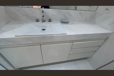 Apartamento para alugar com 260m², 4 quartos e 3 vagas Apartamento para alugar com 260m², 4 quartos e 3 vagasBanheiro da Suíte 1