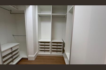 Apartamento para alugar com 260m², 4 quartos e 3 vagas Apartamento para alugar com 260m², 4 quartos e 3 vagasCloset da suíte 4