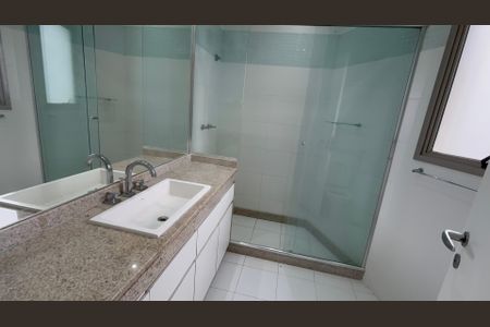 Apartamento para alugar com 260m², 4 quartos e 3 vagas Apartamento para alugar com 260m², 4 quartos e 3 vagasBanheiro da Suíte 3