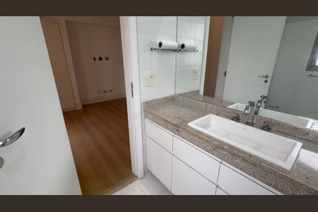 Apartamento para alugar com 260m², 4 quartos e 3 vagas Apartamento para alugar com 260m², 4 quartos e 3 vagasBanheiro da Suíte 3