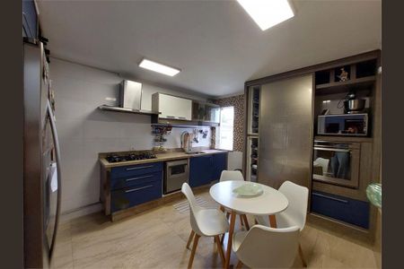 Casa à venda com 208m², 4 quartos e 2 vagas