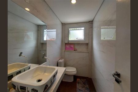 Casa à venda com 208m², 4 quartos e 2 vagas