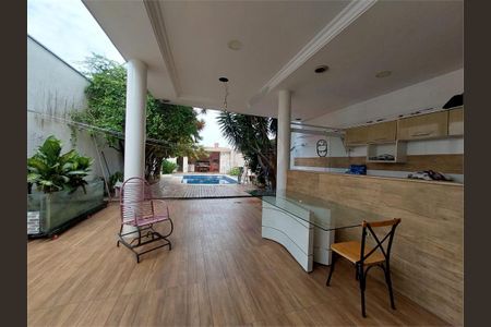 Casa à venda com 208m², 4 quartos e 2 vagas