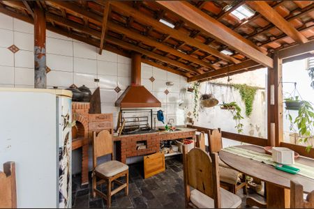 Casa à venda com 201m², 5 quartos e 3 vagasChurrasqueira