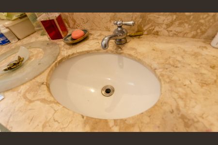 Casa à venda com 201m², 5 quartos e 3 vagasSuíte - Banheiro