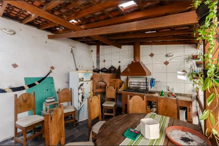 Casa à venda com 201m², 5 quartos e 3 vagasChurrasqueira
