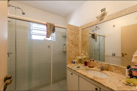 Casa à venda com 201m², 5 quartos e 3 vagasSuíte - Banheiro