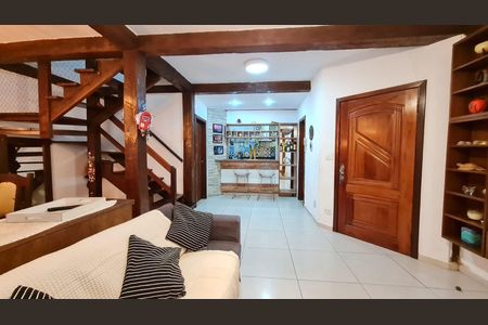Casa de condomínio para alugar com 180m², 3 quartos e 1 vagaSala