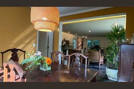 Casa de condomínio à venda com 853m², 4 quartos e 3 vagas
