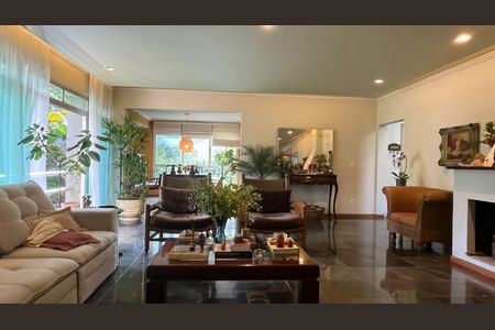 Casa de condomínio à venda com 853m², 4 quartos e 3 vagas