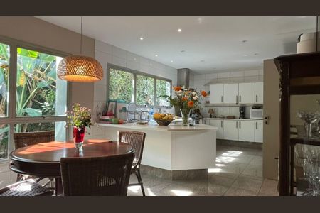 Casa de condomínio à venda com 853m², 4 quartos e 3 vagas