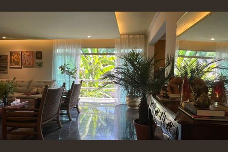 Casa de condomínio à venda com 853m², 4 quartos e 3 vagas