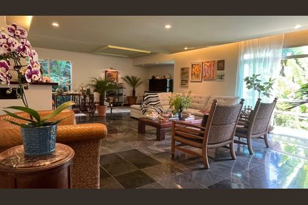 Casa de condomínio à venda com 853m², 4 quartos e 3 vagas