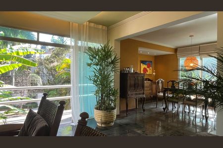 Casa de condomínio à venda com 853m², 4 quartos e 3 vagas