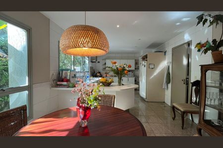 Casa de condomínio à venda com 853m², 4 quartos e 3 vagas