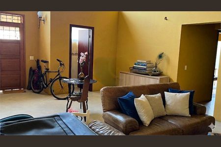 Casa à venda com 3 quartos, 250m² em Vila Cordeiro, São Paulo