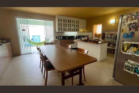 Casa à venda com 250m², 3 quartos e 5 vagas