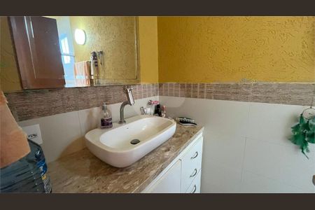 Casa à venda com 3 quartos, 250m² em Vila Cordeiro, São Paulo