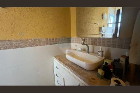 Casa à venda com 3 quartos, 250m² em Vila Cordeiro, São Paulo