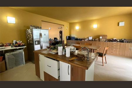 Casa à venda com 3 quartos, 250m² em Vila Cordeiro, São Paulo