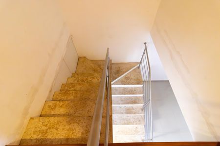 Casa à venda com 143m², 3 quartos e 1 vagaEscada