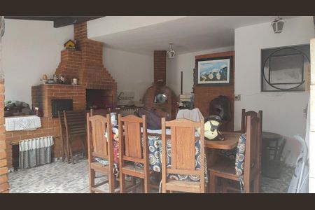 Casa à venda com 3 quartos, 200m² em Parque Maria Domitila, São Paulo