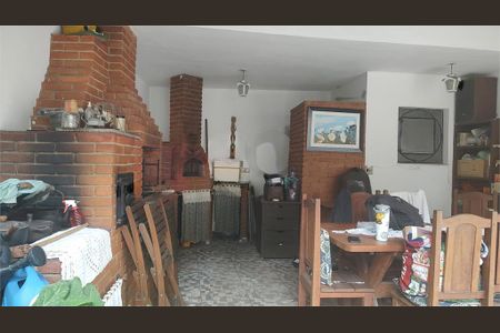 Casa à venda com 3 quartos, 200m² em Parque Maria Domitila, São Paulo